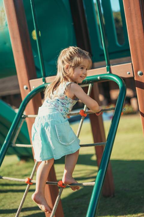 felipe-lopes-fotografia-fotografo-em-osorio-ensaio-de-familia-no-hotel-estribo-em-santo-antonio-da-patrulha-ensaio-na-natureza-espontaneo-piquinique-banho-de-mangueira'