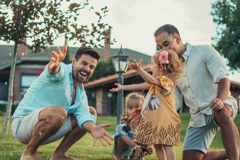 felipe-lopes-fotografia-fotografo-em-osorio-ensaio-de-familia-no-hotel-estribo-em-santo-antonio-da-patrulha-ensaio-na-natureza-espontaneo-piquinique-banho-de-mangueira'