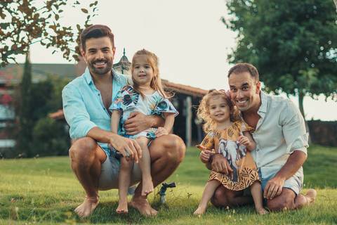 felipe-lopes-fotografia-fotografo-em-osorio-ensaio-de-familia-no-hotel-estribo-em-santo-antonio-da-patrulha-ensaio-na-natureza-espontaneo-piquinique-banho-de-mangueira'