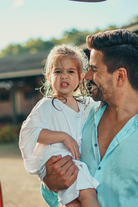 felipe-lopes-fotografia-fotografo-em-osorio-ensaio-de-familia-no-hotel-estribo-em-santo-antonio-da-patrulha-ensaio-na-natureza-espontaneo-piquinique-banho-de-mangueira'