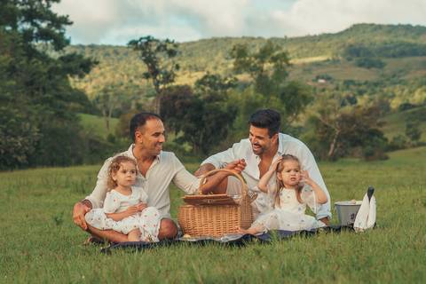 felipe-lopes-fotografia-fotografo-em-osorio-ensaio-de-familia-no-hotel-estribo-em-santo-antonio-da-patrulha-ensaio-na-natureza-espontaneo-piquinique-banho-de-mangueira'