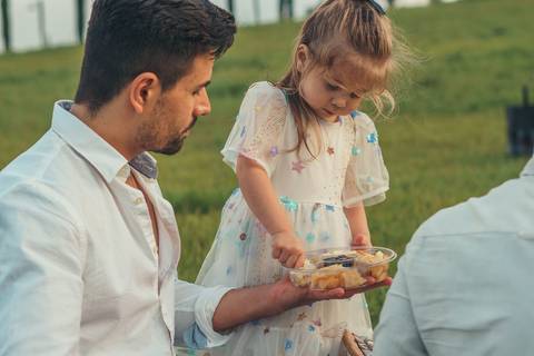 felipe-lopes-fotografia-fotografo-em-osorio-ensaio-de-familia-no-hotel-estribo-em-santo-antonio-da-patrulha-ensaio-na-natureza-espontaneo-piquinique-banho-de-mangueira'