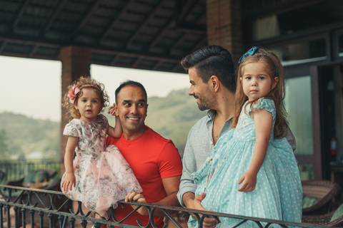 felipe-lopes-fotografia-fotografo-em-osorio-ensaio-de-familia-no-hotel-estribo-em-santo-antonio-da-patrulha-ensaio-na-natureza-espontaneo-piquinique-banho-de-mangueira'