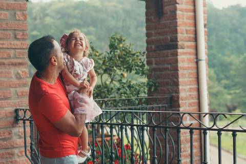 felipe-lopes-fotografia-fotografo-em-osorio-ensaio-de-familia-no-hotel-estribo-em-santo-antonio-da-patrulha-ensaio-na-natureza-espontaneo-piquinique-banho-de-mangueira'