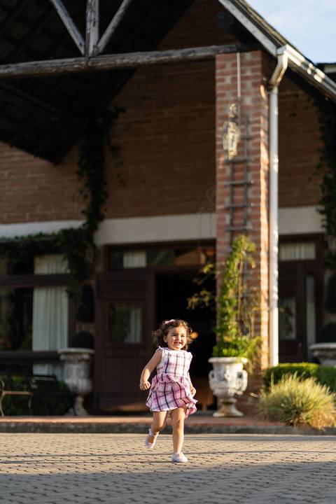 felipe-lopes-fotografia-fotografo-em-osorio-ensaio-de-familia-com-criancas-externo-na-natureza-espontaneo-divertido-brincadeiras-no-hotel-estribo-em-santo-antonio-da-patrulha-RS'