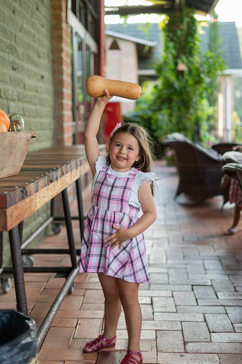 felipe-lopes-fotografia-fotografo-em-osorio-ensaio-de-familia-com-criancas-externo-na-natureza-espontaneo-divertido-brincadeiras-no-hotel-estribo-em-santo-antonio-da-patrulha-RS'