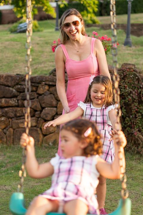 felipe-lopes-fotografia-fotografo-em-osorio-ensaio-de-familia-com-criancas-externo-na-natureza-espontaneo-divertido-brincadeiras-no-hotel-estribo-em-santo-antonio-da-patrulha-RS'