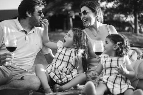 felipe-lopes-fotografia-fotografo-em-osorio-ensaio-de-familia-com-criancas-externo-na-natureza-espontaneo-divertido-brincadeiras-no-hotel-estribo-em-santo-antonio-da-patrulha-RS'