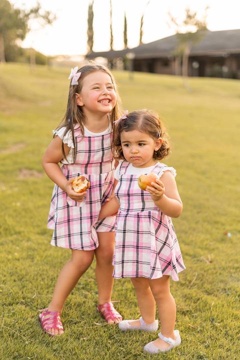 felipe-lopes-fotografia-fotografo-em-osorio-ensaio-de-familia-com-criancas-externo-na-natureza-espontaneo-divertido-brincadeiras-no-hotel-estribo-em-santo-antonio-da-patrulha-RS'