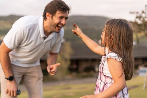 felipe-lopes-fotografia-fotografo-em-osorio-ensaio-de-familia-com-criancas-externo-na-natureza-espontaneo-divertido-brincadeiras-no-hotel-estribo-em-santo-antonio-da-patrulha-RS'