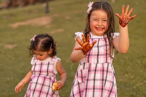 felipe-lopes-fotografia-fotografo-em-osorio-ensaio-de-familia-com-criancas-externo-na-natureza-espontaneo-divertido-brincadeiras-no-hotel-estribo-em-santo-antonio-da-patrulha-RS'