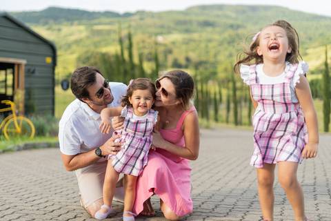 felipe-lopes-fotografia-fotografo-em-osorio-ensaio-de-familia-com-criancas-externo-na-natureza-espontaneo-divertido-brincadeiras-no-hotel-estribo-em-santo-antonio-da-patrulha-RS'