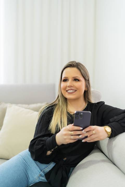 felipe-lopes-fotografia-fotografo-em-osorio-ensaio-empresarial-de-empresaria-social-midia-marketing-em-casa-em-tramandai'