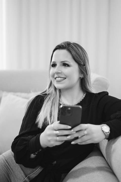 felipe-lopes-fotografia-fotografo-em-osorio-ensaio-empresarial-de-empresaria-social-midia-marketing-em-casa-em-tramandai'