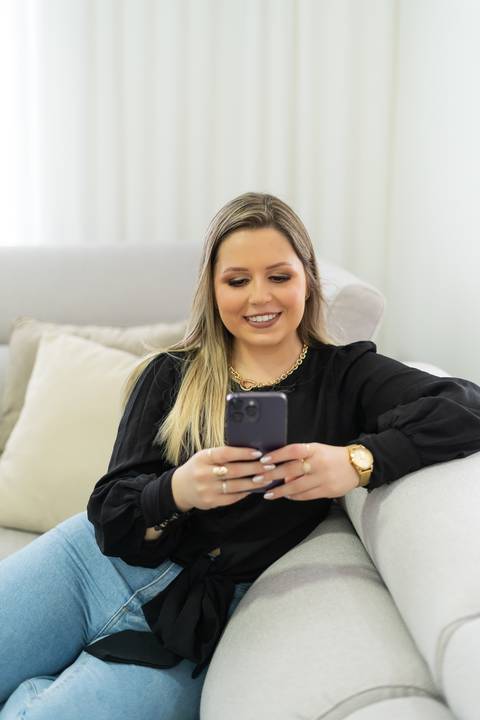 felipe-lopes-fotografia-fotografo-em-osorio-ensaio-empresarial-de-empresaria-social-midia-marketing-em-casa-em-tramandai'