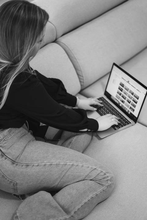 felipe-lopes-fotografia-fotografo-em-osorio-ensaio-empresarial-de-empresaria-social-midia-marketing-em-casa-em-tramandai'