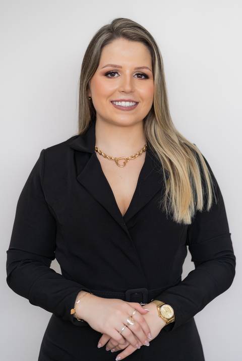 felipe-lopes-fotografia-fotografo-em-osorio-ensaio-empresarial-de-empresaria-social-midia-marketing-em-casa-em-tramandai'