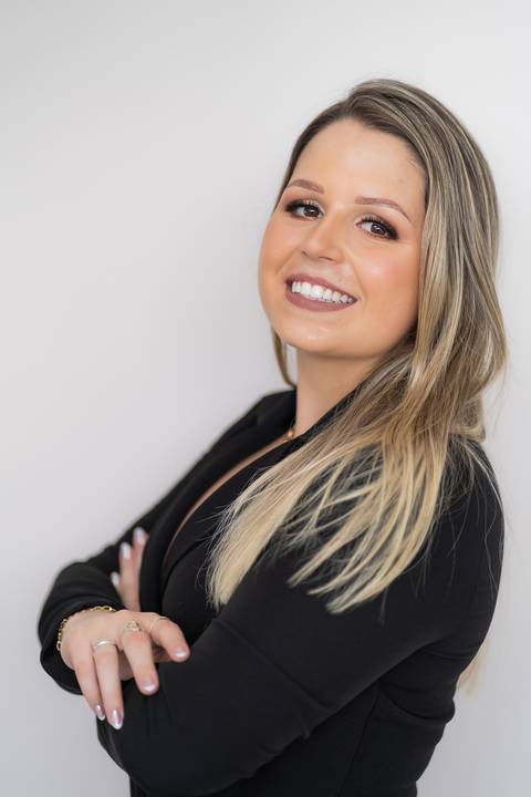 felipe-lopes-fotografia-fotografo-em-osorio-ensaio-empresarial-de-empresaria-social-midia-marketing-em-casa-em-tramandai'