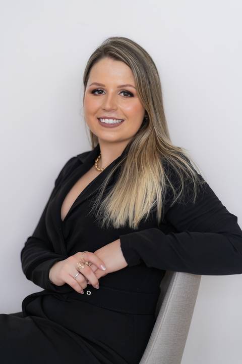 felipe-lopes-fotografia-fotografo-em-osorio-ensaio-empresarial-de-empresaria-social-midia-marketing-em-casa-em-tramandai'