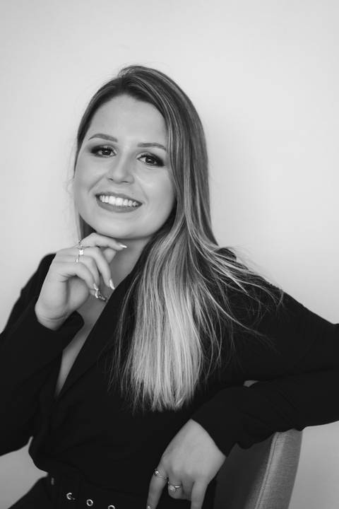 felipe-lopes-fotografia-fotografo-em-osorio-ensaio-empresarial-de-empresaria-social-midia-marketing-em-casa-em-tramandai'