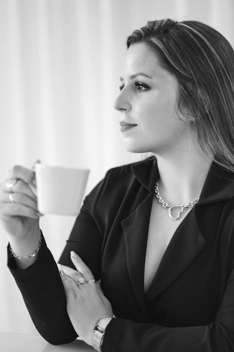 felipe-lopes-fotografia-fotografo-em-osorio-ensaio-empresarial-de-empresaria-social-midia-marketing-em-casa-em-tramandai'