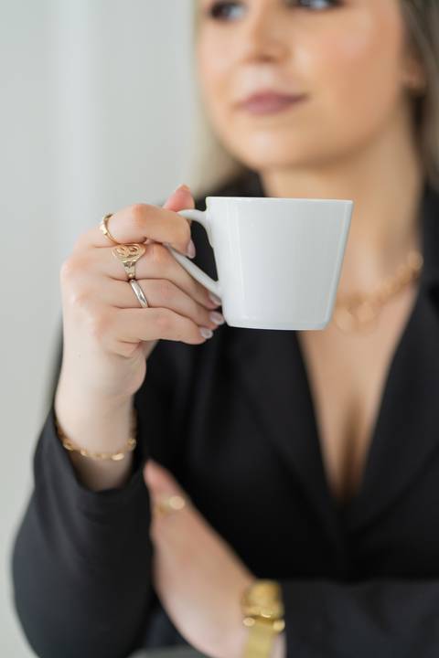 felipe-lopes-fotografia-fotografo-em-osorio-ensaio-empresarial-de-empresaria-social-midia-marketing-em-casa-em-tramandai'