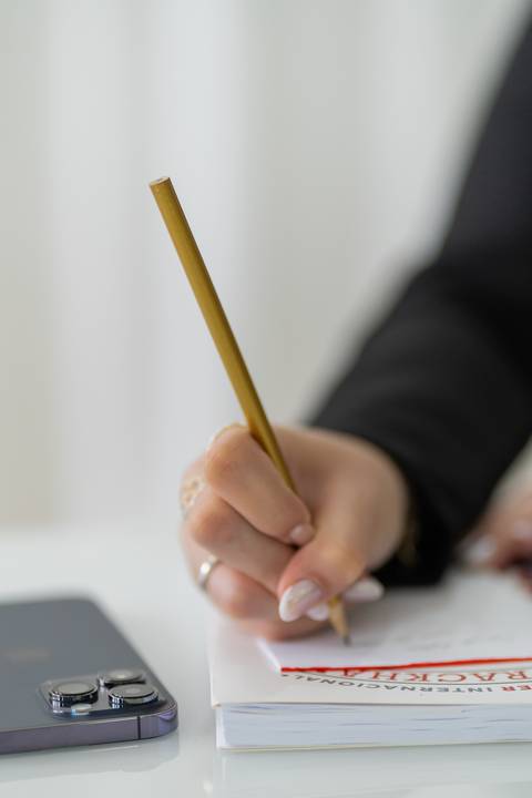 felipe-lopes-fotografia-fotografo-em-osorio-ensaio-empresarial-de-empresaria-social-midia-marketing-em-casa-em-tramandai'