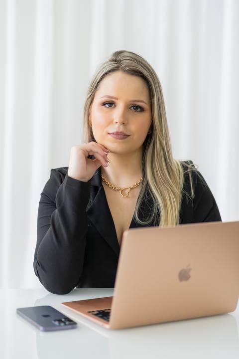 felipe-lopes-fotografia-fotografo-em-osorio-ensaio-empresarial-de-empresaria-social-midia-marketing-em-casa-em-tramandai'