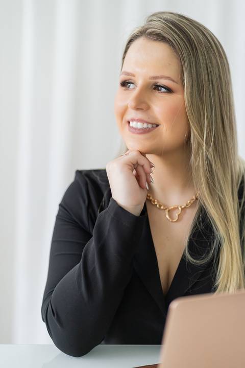 felipe-lopes-fotografia-fotografo-em-osorio-ensaio-empresarial-de-empresaria-social-midia-marketing-em-casa-em-tramandai'