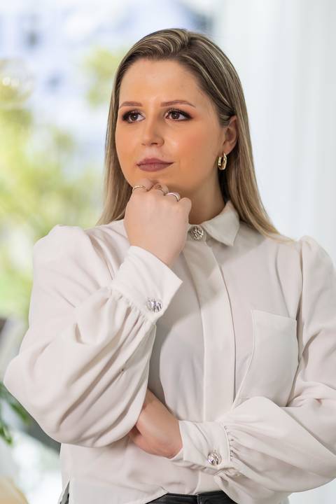 felipe-lopes-fotografia-fotografo-em-osorio-ensaio-empresarial-de-empresaria-social-midia-marketing-em-casa-em-tramandai'