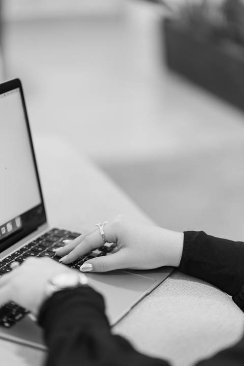 felipe-lopes-fotografia-fotografo-em-osorio-ensaio-empresarial-de-empresaria-social-midia-marketing-em-casa-em-tramandai'