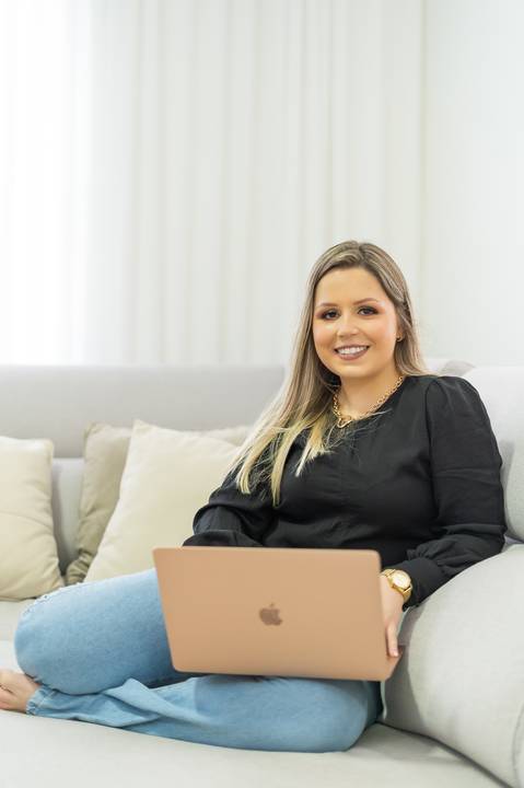 felipe-lopes-fotografia-fotografo-em-osorio-ensaio-empresarial-de-empresaria-social-midia-marketing-em-casa-em-tramandai'