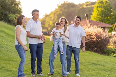 felipe-lopes-fotografia-fotografo-em-osorio-ensaio-de-familia-externo-na-natureza-espontaneo-natural-com-crianca-no-hotel-estribo-em-santo-antonio-da-patrulha-RS'