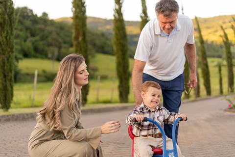 felipe-lopes-fotografia-fotografo-em-osorio-ensaio-de-familia-externo-na-natureza-espontaneo-natural-com-crianca-no-hotel-estribo-em-santo-antonio-da-patrulha-RS'