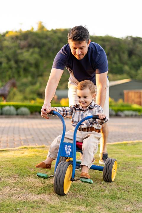 felipe-lopes-fotografia-fotografo-em-osorio-ensaio-de-familia-externo-na-natureza-espontaneo-natural-com-crianca-no-hotel-estribo-em-santo-antonio-da-patrulha-RS'
