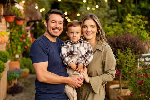 felipe-lopes-fotografia-fotografo-em-osorio-ensaio-de-familia-externo-na-natureza-espontaneo-natural-com-crianca-no-hotel-estribo-em-santo-antonio-da-patrulha-RS'