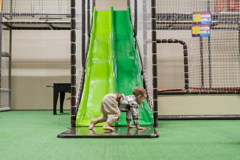 felipe-lopes-fotografia-fotografo-em-osorio-ensaio-de-familia-externo-na-natureza-espontaneo-natural-com-crianca-no-hotel-estribo-em-santo-antonio-da-patrulha-RS'