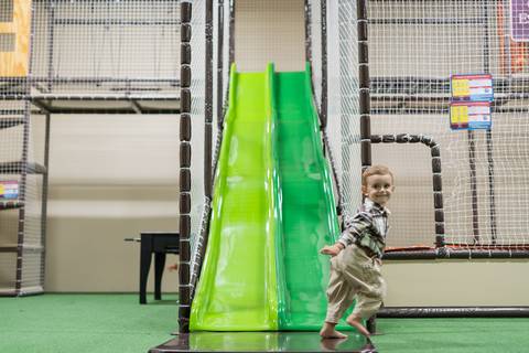 felipe-lopes-fotografia-fotografo-em-osorio-ensaio-de-familia-externo-na-natureza-espontaneo-natural-com-crianca-no-hotel-estribo-em-santo-antonio-da-patrulha-RS'