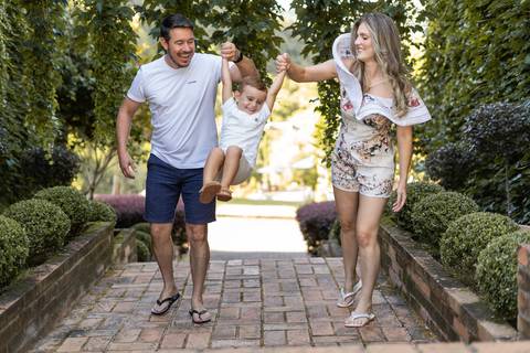 felipe-lopes-fotografia-fotografo-em-osorio-ensaio-de-familia-externo-na-natureza-espontaneo-natural-com-crianca-no-hotel-estribo-em-santo-antonio-da-patrulha-RS'