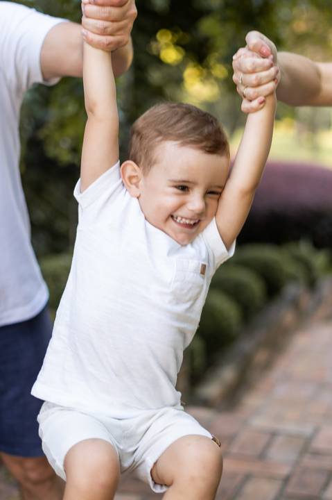 felipe-lopes-fotografia-fotografo-em-osorio-ensaio-de-familia-externo-na-natureza-espontaneo-natural-com-crianca-no-hotel-estribo-em-santo-antonio-da-patrulha-RS'