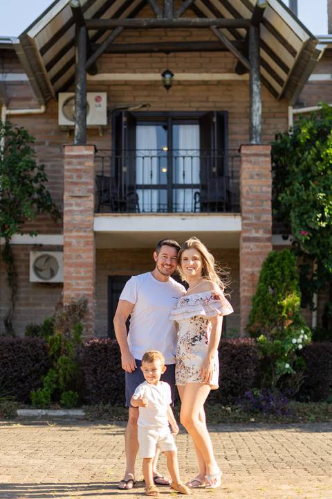 felipe-lopes-fotografia-fotografo-em-osorio-ensaio-de-familia-externo-na-natureza-espontaneo-natural-com-crianca-no-hotel-estribo-em-santo-antonio-da-patrulha-RS'