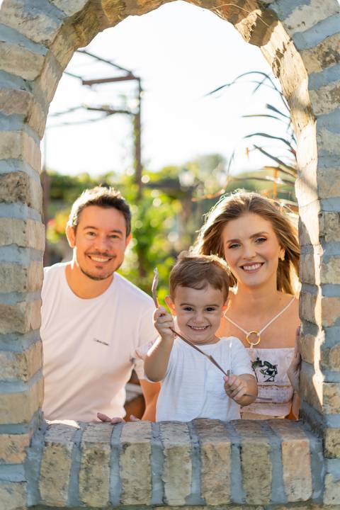 felipe-lopes-fotografia-fotografo-em-osorio-ensaio-de-familia-externo-na-natureza-espontaneo-natural-com-crianca-no-hotel-estribo-em-santo-antonio-da-patrulha-RS'