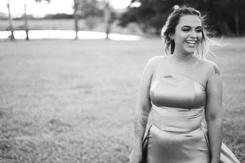 felipe-lopes-fotografia-fotografo-em-osorio-ensaio-de-formatura-externo-no-por-do-sol-com-vestido-no-celeiro-aparecida-em-osorio-RS'