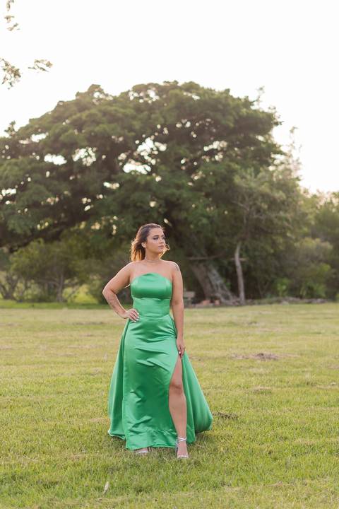 felipe-lopes-fotografia-fotografo-em-osorio-ensaio-de-formatura-externo-no-por-do-sol-com-vestido-no-celeiro-aparecida-em-osorio-RS'