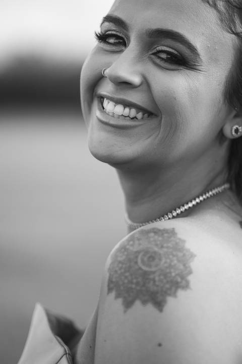 felipe-lopes-fotografia-fotografo-em-osorio-ensaio-de-formatura-externo-no-por-do-sol-com-vestido-no-celeiro-aparecida-em-osorio-RS'