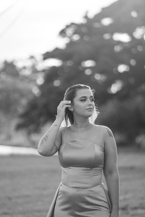 felipe-lopes-fotografia-fotografo-em-osorio-ensaio-de-formatura-externo-no-por-do-sol-com-vestido-no-celeiro-aparecida-em-osorio-RS'