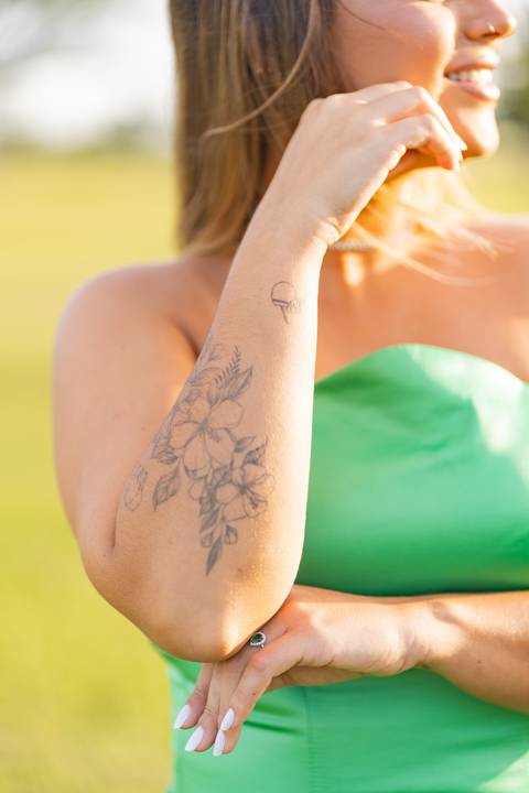 felipe-lopes-fotografia-fotografo-em-osorio-ensaio-de-formatura-externo-no-por-do-sol-com-vestido-no-celeiro-aparecida-em-osorio-RS'