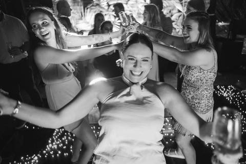 felipe-lopes-fotografia-fotografo-em-osorio-festa-de-formatura--formanda-em-medicina-veterinaria-no-celeiro-aparecida-em-osorio-recepcao-externa-no-por-do-sol'