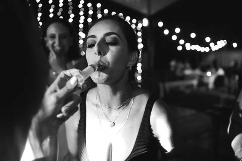 felipe-lopes-fotografia-fotografo-em-osorio-festa-de-formatura--formanda-em-medicina-veterinaria-no-celeiro-aparecida-em-osorio-recepcao-externa-no-por-do-sol'