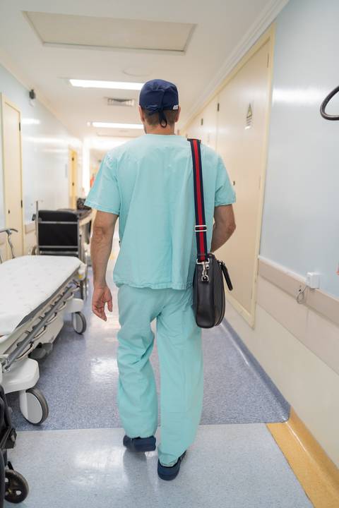 felipe-lopes-fotografia-fotografo-em-osorio-ensaio-empresarial-medico-cirurgiao-fotos-em-hospital-sala-de-cirurgia'